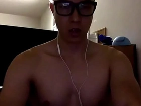 戴眼镜的饥渴亚裔在浴室射精 chinese guy cruising delighted porn