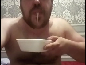 这胖婊子饿得连新鲜精液都当午饭吃！ straight korean gay porn