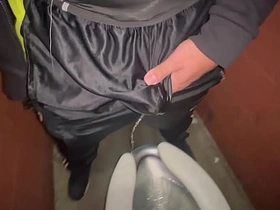 篮球短裤里尿出来 gay hot desi porn