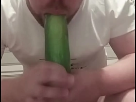 白胖子 uncaring 用肥屁股吞大鸡巴 hot indonesian gay porn